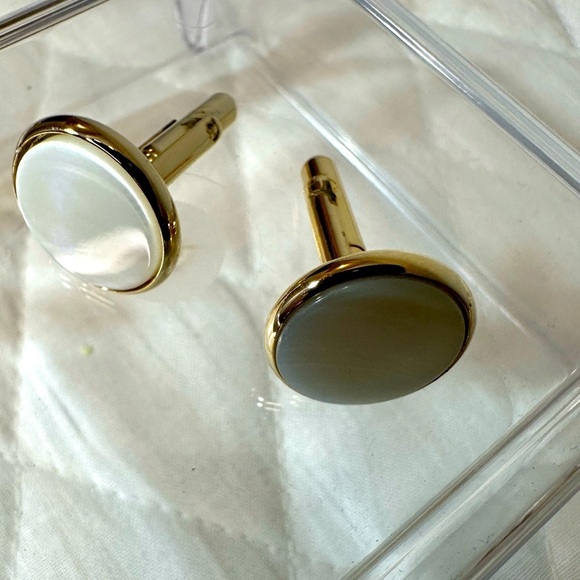 Mens Gold Tone Pearl Cufflinks Vintage Round Discs - Picture 5 of 5